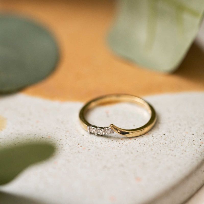 Ring i gull med diamanter 0,02 ct WP